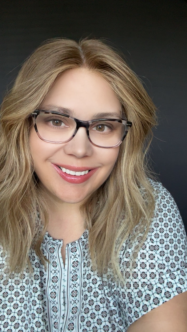 Ava Medium Lace Top Wig- The Fine Collection