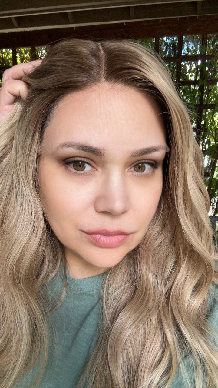 Wig with bleached knots for a realistic look